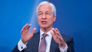 Jamie Dimon, konsernsjef i JPMorgan Chase, under en pressekonferanse – brukt i artikkel om hans advarsel om mulig gjeldskrise i USA.